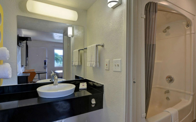 Motel 6 Dania Beach