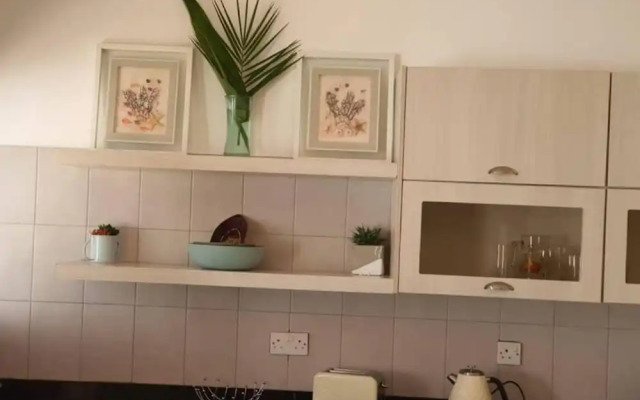 Immaculate 3 Bedroomed Guesthouse in Ilanda - 2041