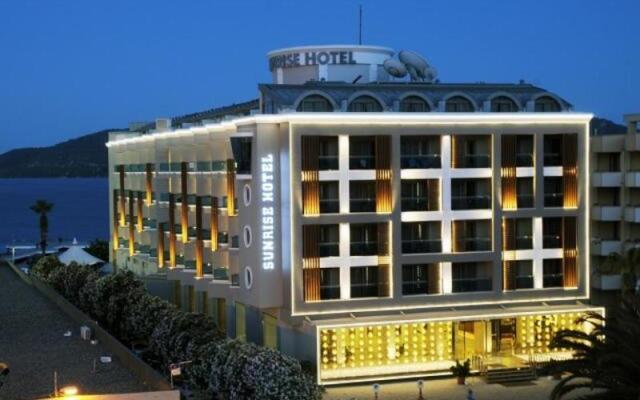 Sunrise Hotel вид на фасад