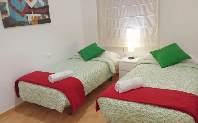 Central Apartment in Valencia with WIFI + Parking.