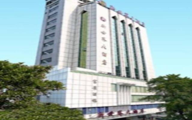 New World Hotel вид на фасад