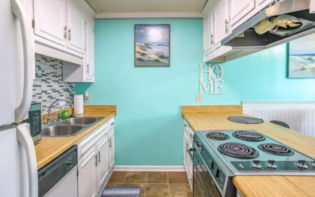 Private Pool-view Balcony: Myrtle Beach Condo!