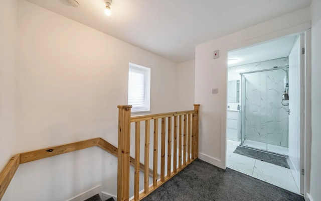 Luxury 2-bed Apartment Lindley Huddersfield