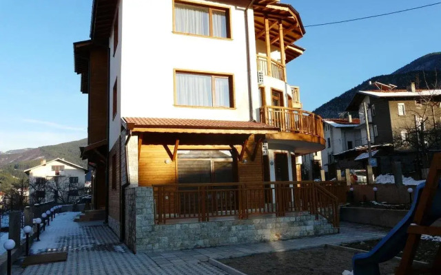Yuliya Guest House