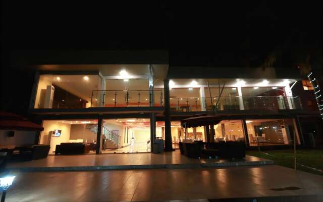 Отель Tivoli Garden Ikoyi Waterfront вид на фасад