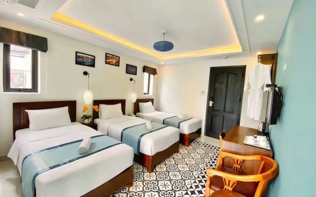 Grand Holiday Villa