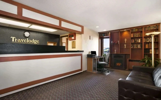 Travelodge Inn & Suites