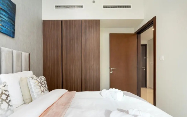 Stunning 1BR Apt in Business Bay