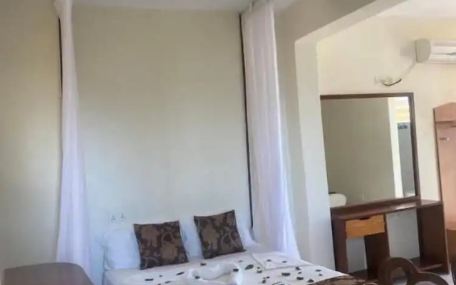 Breeze Bay Hotel Diani