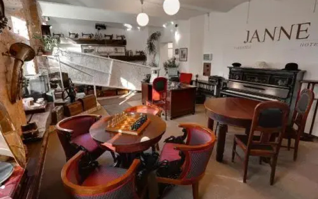 Janne Hotel