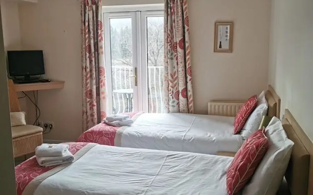 Llanwenarth Hotel & Riverside Restaurant