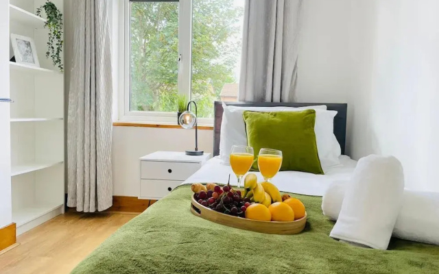 4-bed House Sleeps 7 With Garden