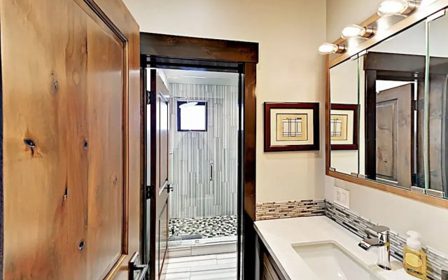 11090 Henness Road Home