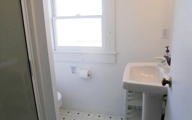 180 Main Street - One Bedroom House
