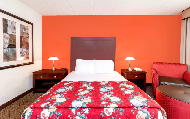 Clarion Hotel & Conference Center Lansing West