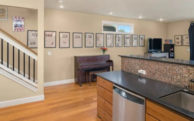 Seattle Vacation Home: The House of Suffrage