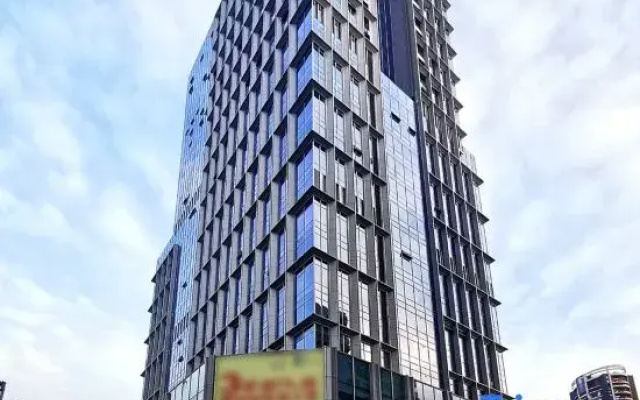 Hong Lake Metro station, Luohu Shuibei International Jewelry City