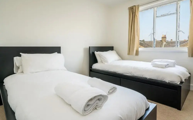 2 Bedroom Flat in Heart of Battersea near Station
