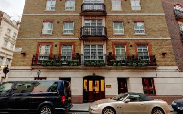 Отель Carlton Court - Mayfair вид на фасад