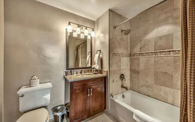 Must See Luxury Vacation  - Sleeps 10 4 Bedroom Condo by RedAwning