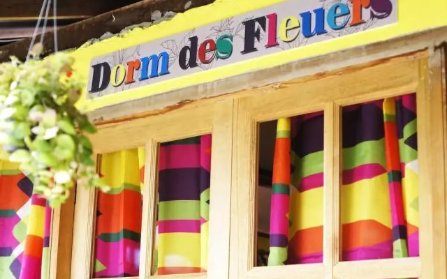 Dorm Des Fleurs Hostel