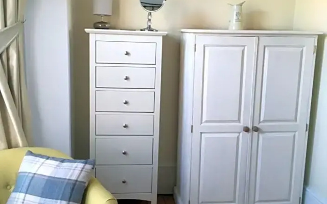 Cliftonville House Bed  Breakfast
