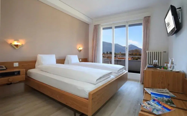 Ascona Lodge, Pool & Garden Retreat