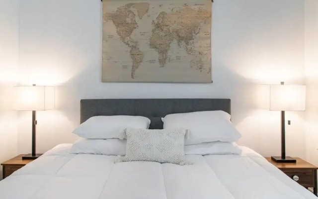 Chic 1br/1ba Midtown Apartment 1 Bedroom Apts by RedAwning
