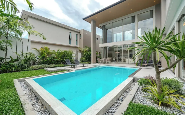 4BR Pool Villa Near Beach V200