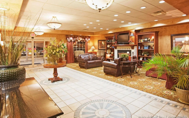 OYO Townhouse Oklahoma City Airport