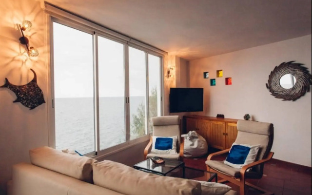 Canary casita next to the Atlantic Ocean