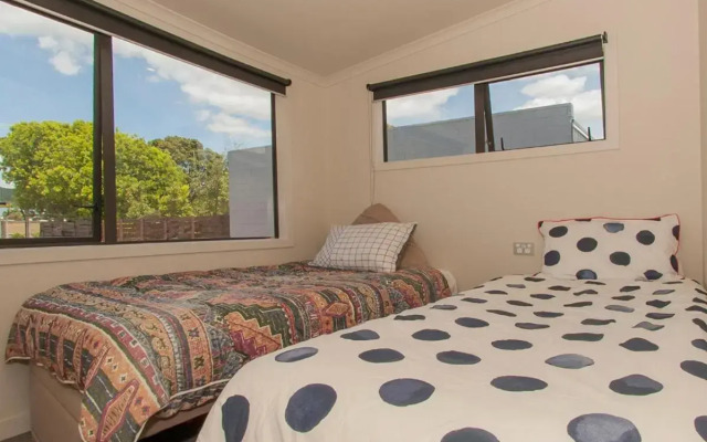 Hetherington Haven - Whangamata Holiday Home