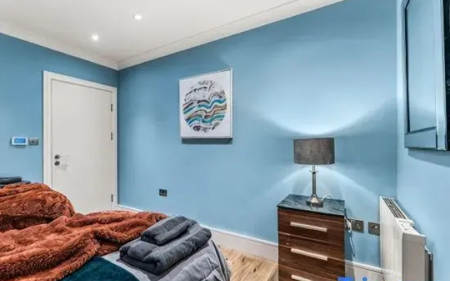 Spacious 2 Bedroom Riverside Home | Welsh Back