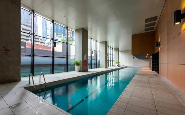 Homely 1BR Apt Near Southern Cross Station w/ Pool