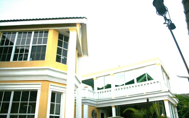 Fairview Guest House in Kingstown, St. Vincent and the Grenadines from 121$, photos, reviews - zenhotels.com hotel front