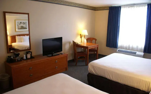Country Inn & Suites by Radisson, Lansing, MI