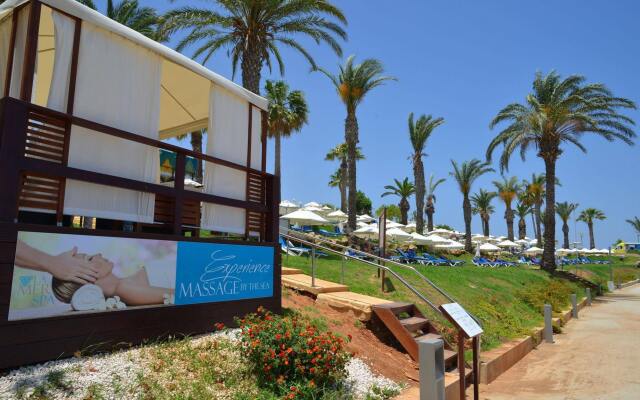 The Golden Coast Beach Hotel вид на фасад