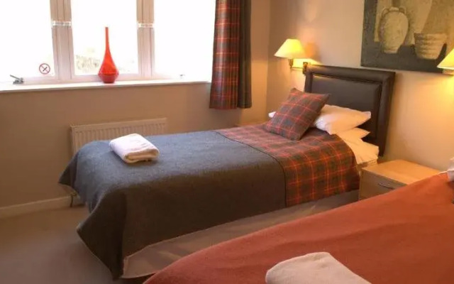 The Bridge Of Lochay Hotel