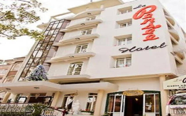 La Pensee Hotel & Retaurant Далат вид на фасад