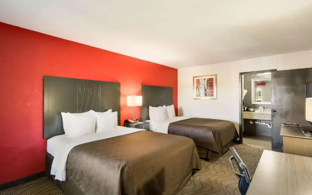 Clarion Inn & Suites Russellville I-40