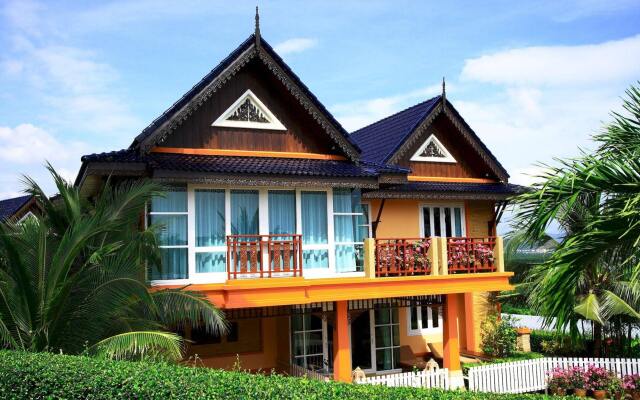 Отель The Chalet Phuket Resort Таиланд, Пхукет - отзывы, цены и фото номеров - забронировать отель The Chalet Phuket Resort онлайн вид на фасад