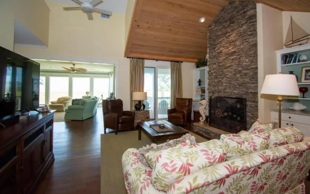 111 Cardinal Crest