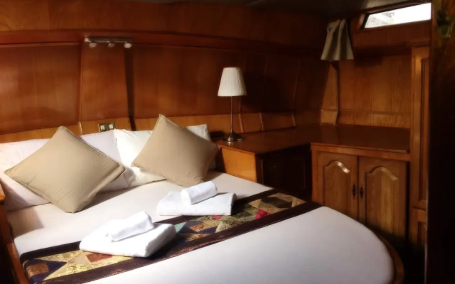 Dream House Boat