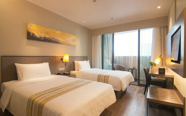 Motel (Shanghai Lujiazui Yushan Road Yuanshen Sports Center)