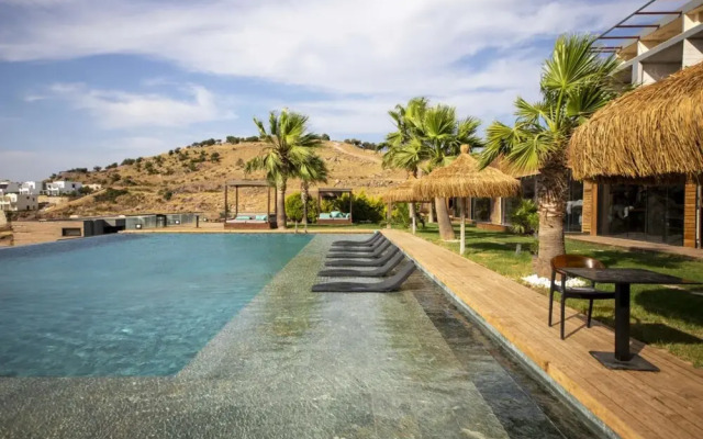 Secluded Villa With Garden in Milas