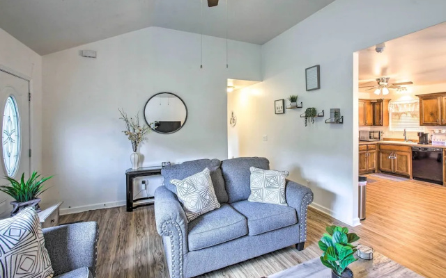 Charming Springfield Escape w/ Furnished Deck