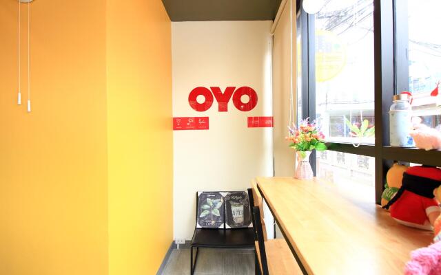Отель OYO 265 Ratchada Connect Таиланд, Бангкок - отзывы, цены и фото номеров - забронировать отель OYO 265 Ratchada Connect онлайн балкон