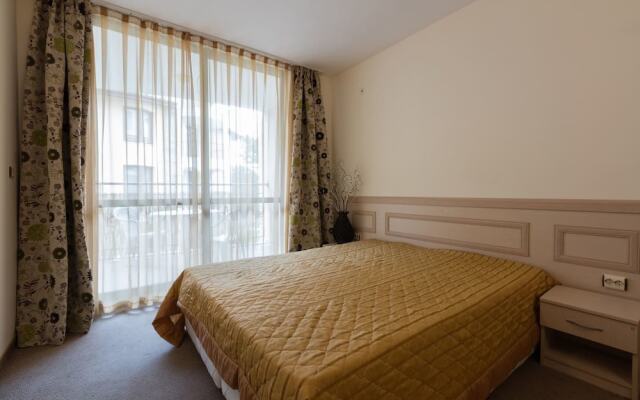Апартаменты One Bedroom Apartment with Balcony комната для гостей