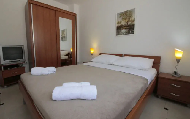 Studios & Rooms Fiesta