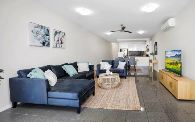 Pool View City Centre Apartment 202